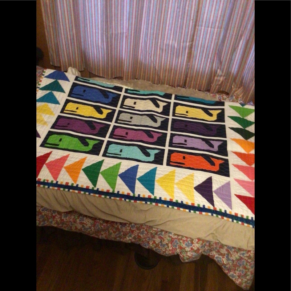 - Patch work throw/table cloth Whale resembling Vineyard vines - Picture 6 of 13